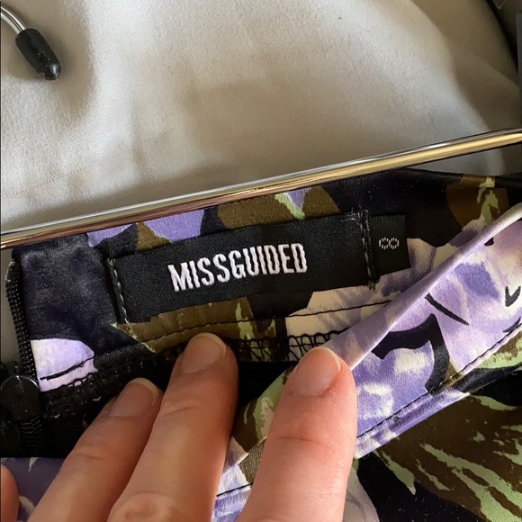 Missguided Floral Shorts - Picture 4 of 4